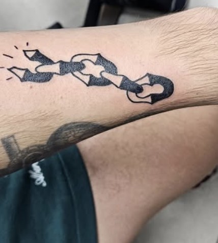 Chain blackwork tattoo